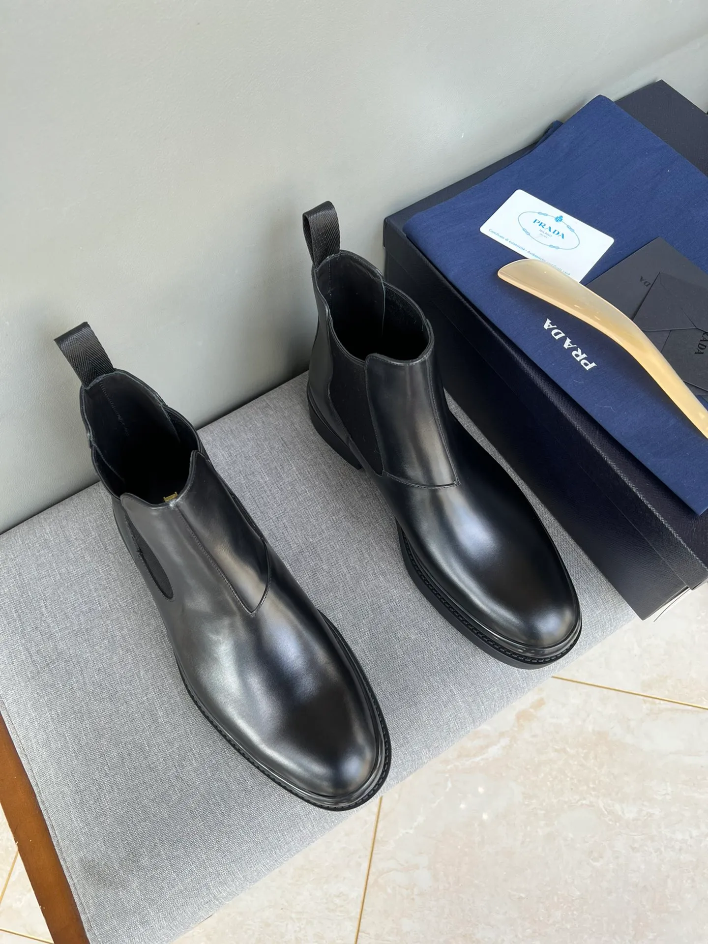 Batch of 1000💰Exclusive hot-selling new Prada Chelsea thick-soled men's shoes, naked boots, imported calf leather on the surface, cow leather on the lining, the outsole is made of private model TPU material, the frosted effect is consistent with the original version, 39-44 in stock (38, 45 custom-made, non-refundable)